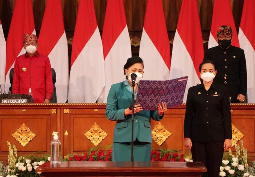 podiumnews.com-Ny Putri Koster Lantik Ketua PKK Enam Kabupaten/Kota di Bali